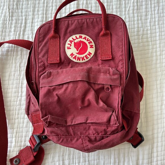 Fjällräven Kånken Mini Backpack Red Oxblood 7L Classic Swedish Design Authentic - Picture 1 of 5
